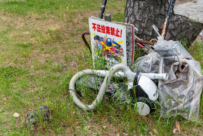 割れたガラスや陶器